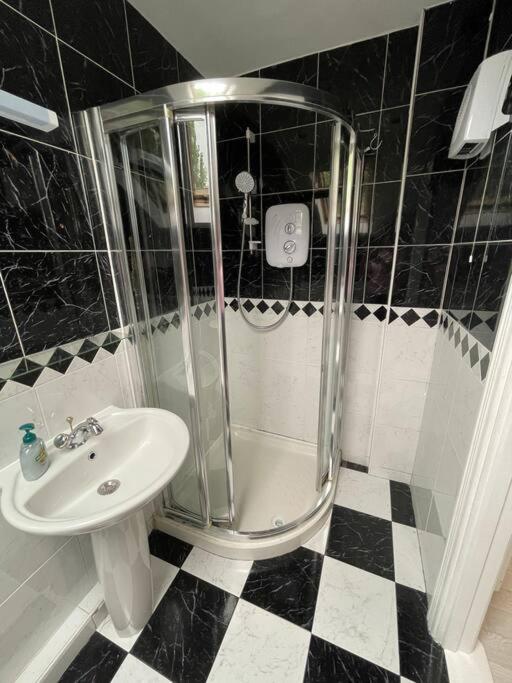Ballina Town Centre Duplex Apartment Buitenkant foto